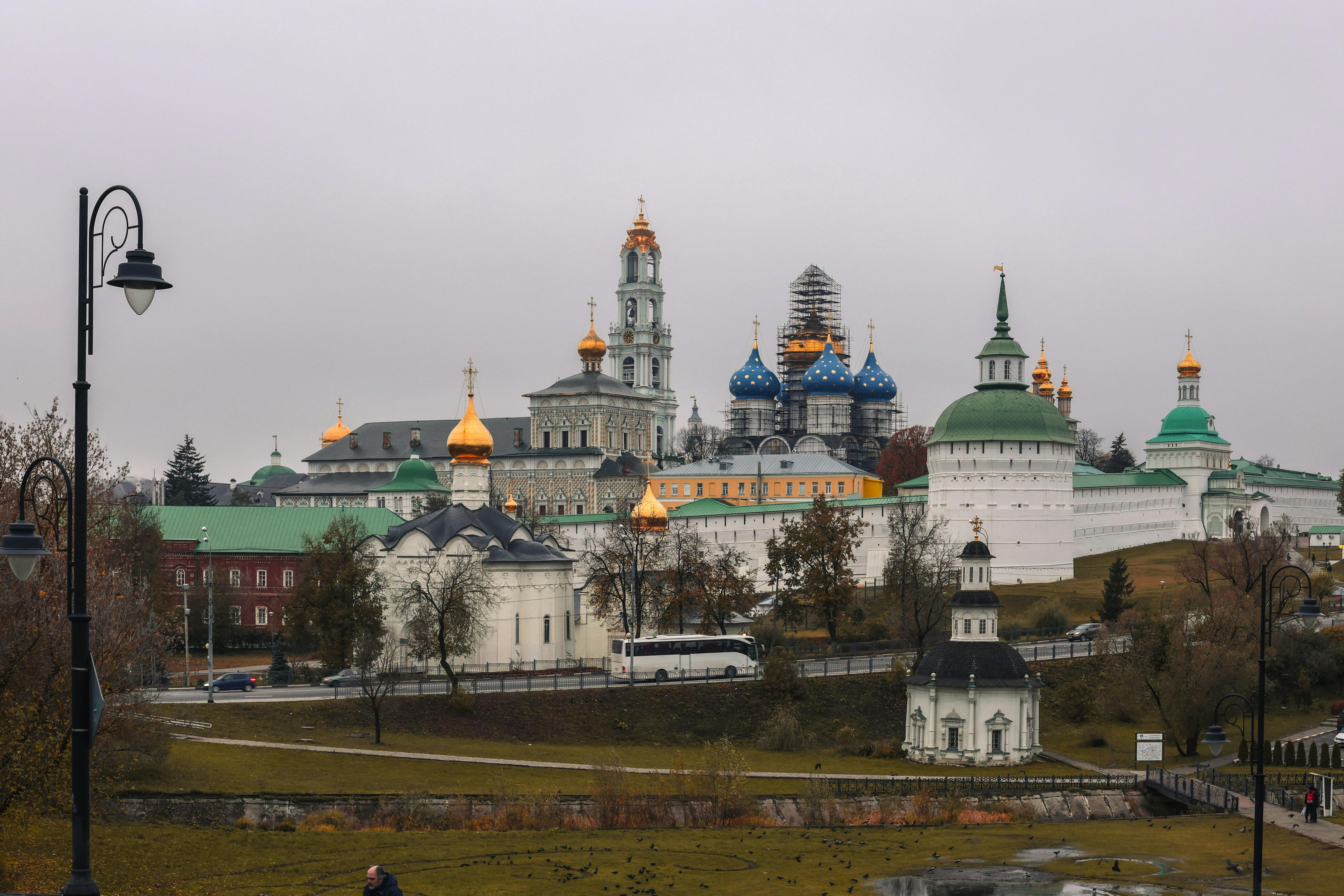 Что посмотреть на территории монастыря