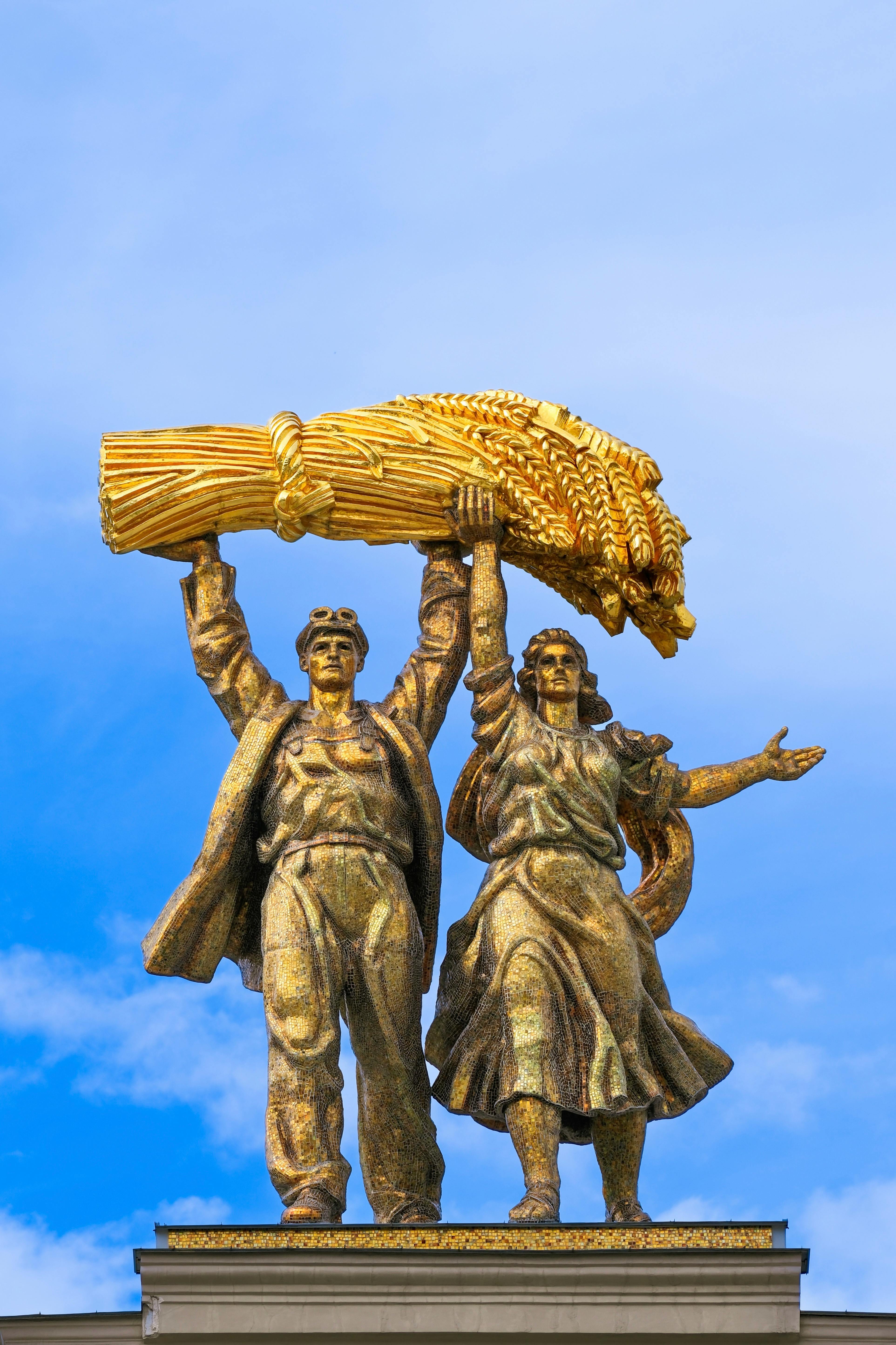 Памятник «Рабочий и колхозница» в Москве