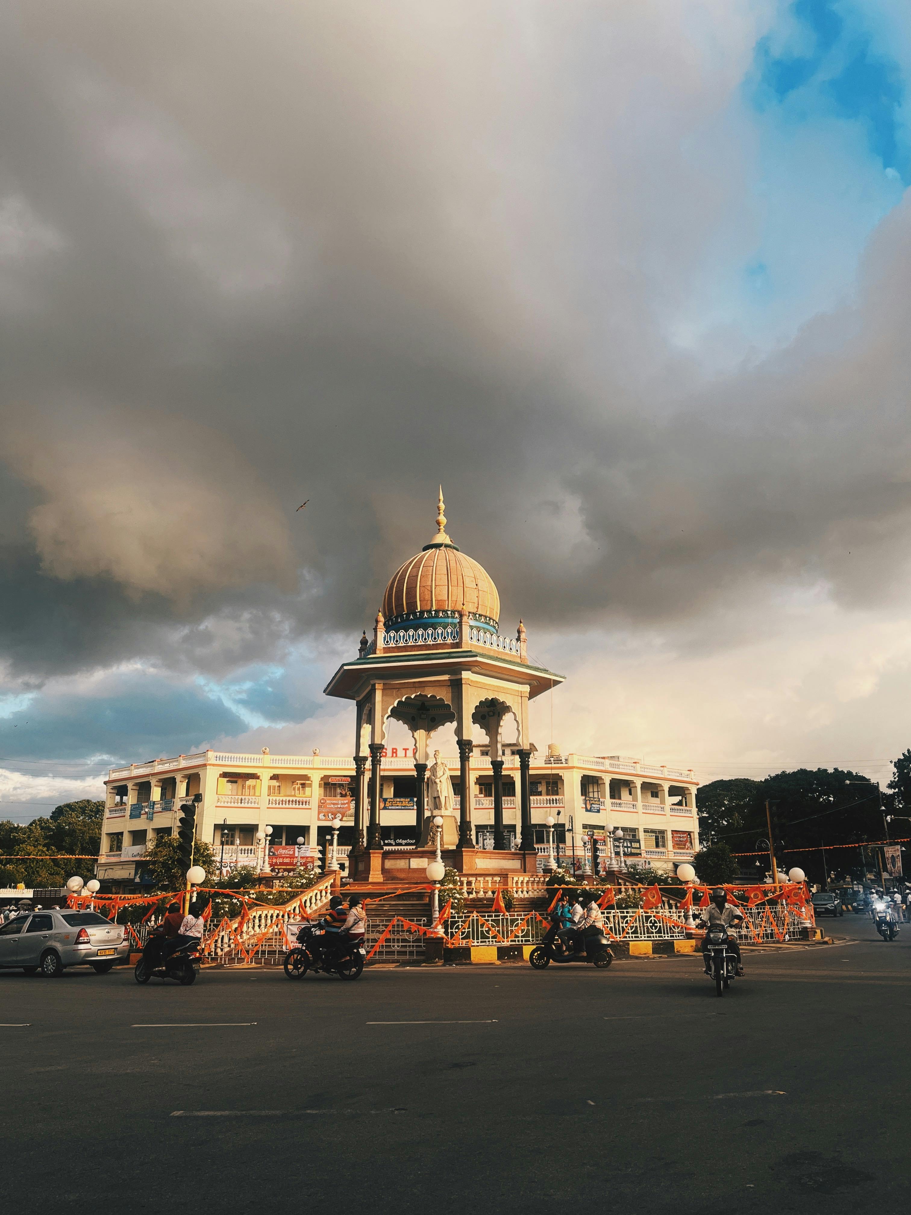 11 лучших искусственных елок в 2025 году